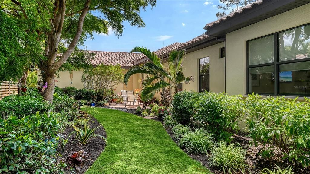 Activo con contrato: $2,499,990 (4 camas, 3 baños, 3215 Pies cuadrados)