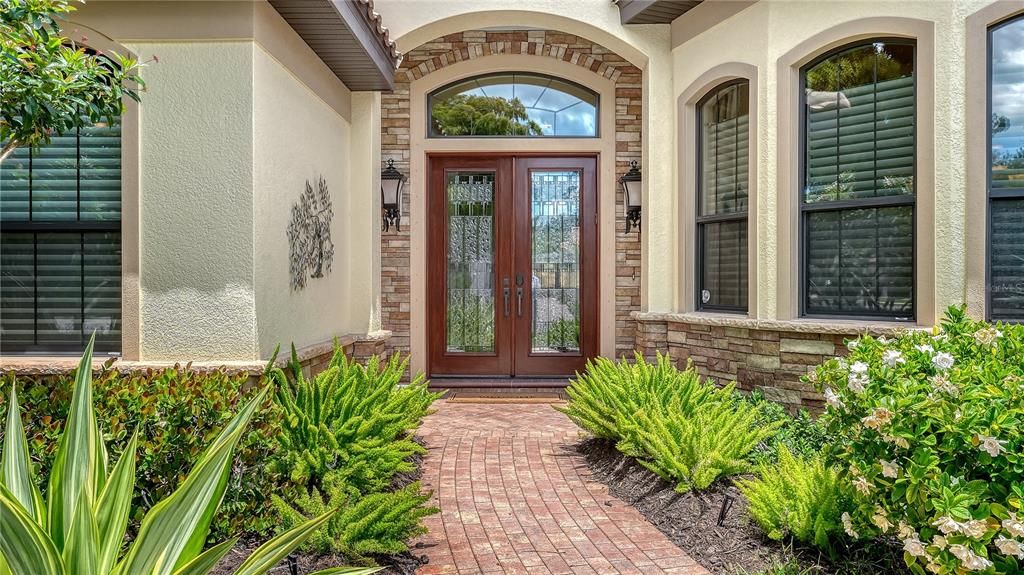 Activo con contrato: $2,499,990 (4 camas, 3 baños, 3215 Pies cuadrados)