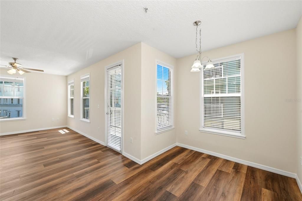 Activo con contrato: $267,500 (1 camas, 1 baños, 801 Pies cuadrados)