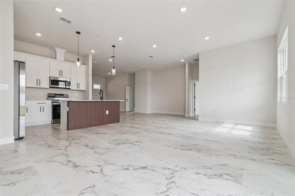 Active With Contract: $365,000 (4 beds, 3 baths, 1931 Square Feet)