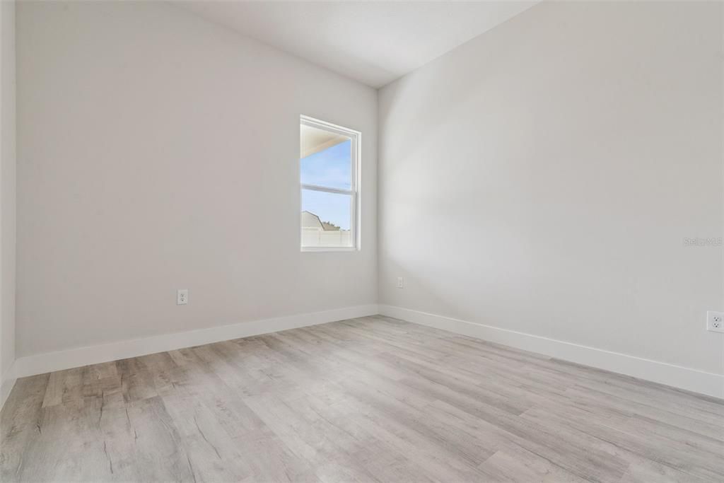 Active With Contract: $365,000 (4 beds, 3 baths, 1931 Square Feet)