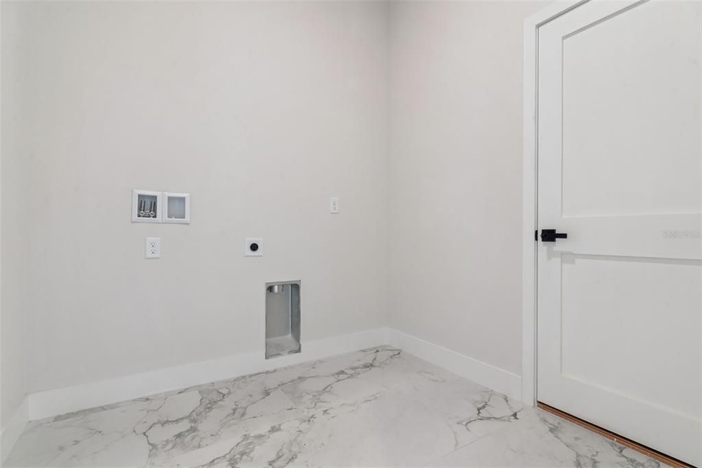 Active With Contract: $365,000 (4 beds, 3 baths, 1931 Square Feet)