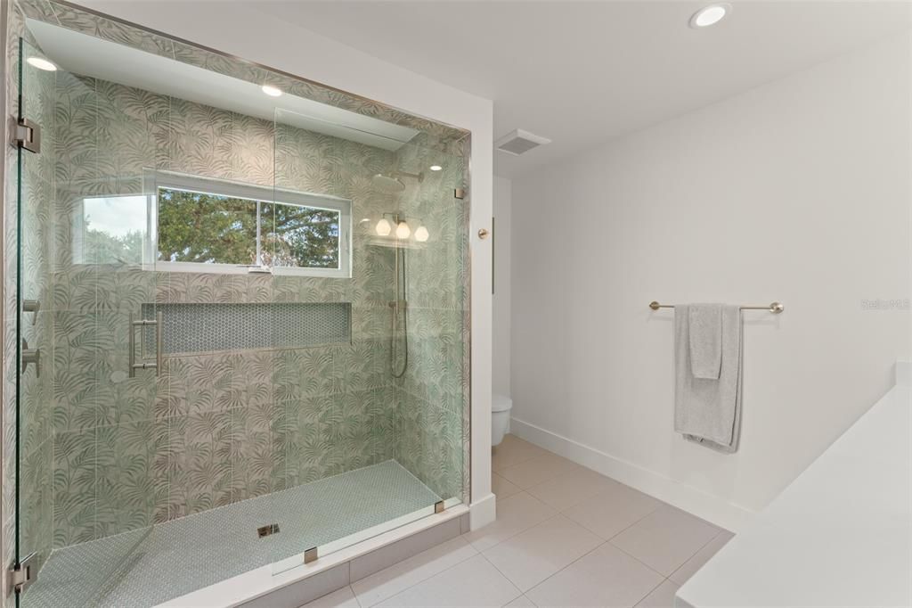 For Sale: $3,799,000 (5 beds, 5 baths, 5450 Square Feet)