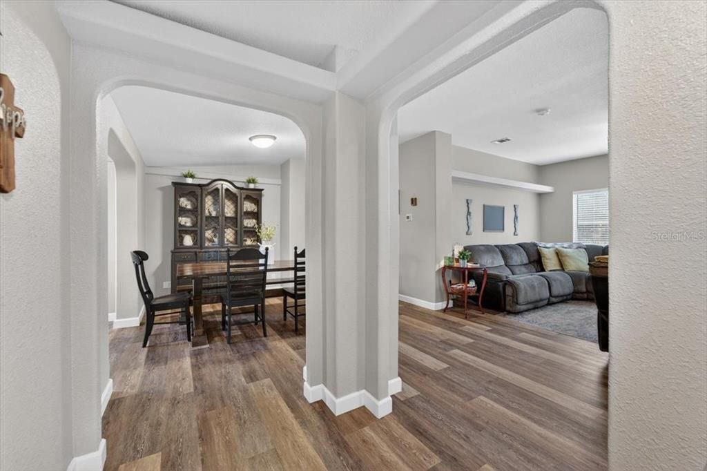 En Venta: $575,000 (4 camas, 2 baños, 2094 Pies cuadrados)