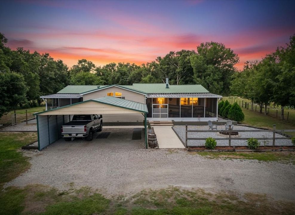 En Venta: $575,000 (4 camas, 2 baños, 2094 Pies cuadrados)