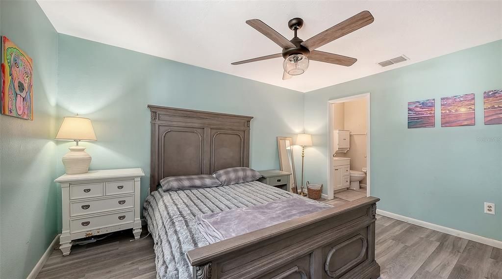 For Sale: $700,000 (2 beds, 2 baths, 860 Square Feet)