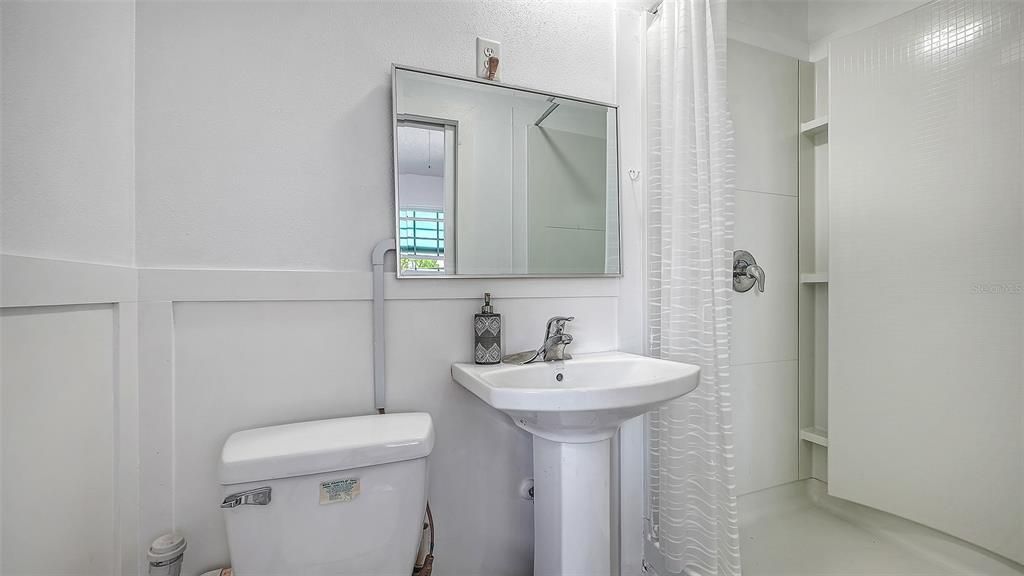 For Sale: $700,000 (2 beds, 2 baths, 860 Square Feet)