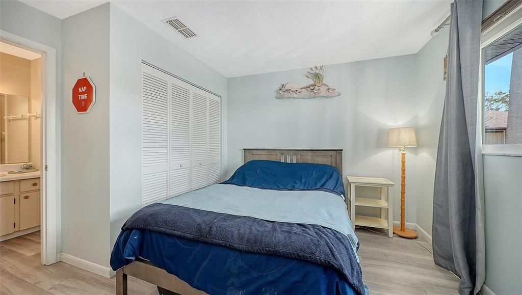 For Sale: $700,000 (2 beds, 2 baths, 860 Square Feet)