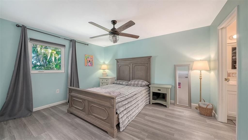 For Sale: $700,000 (2 beds, 2 baths, 860 Square Feet)
