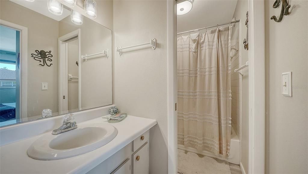 For Sale: $700,000 (2 beds, 2 baths, 860 Square Feet)