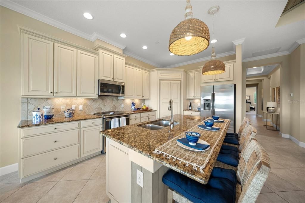 Active With Contract: $795,000 (2 beds, 2 baths, 2002 Square Feet)