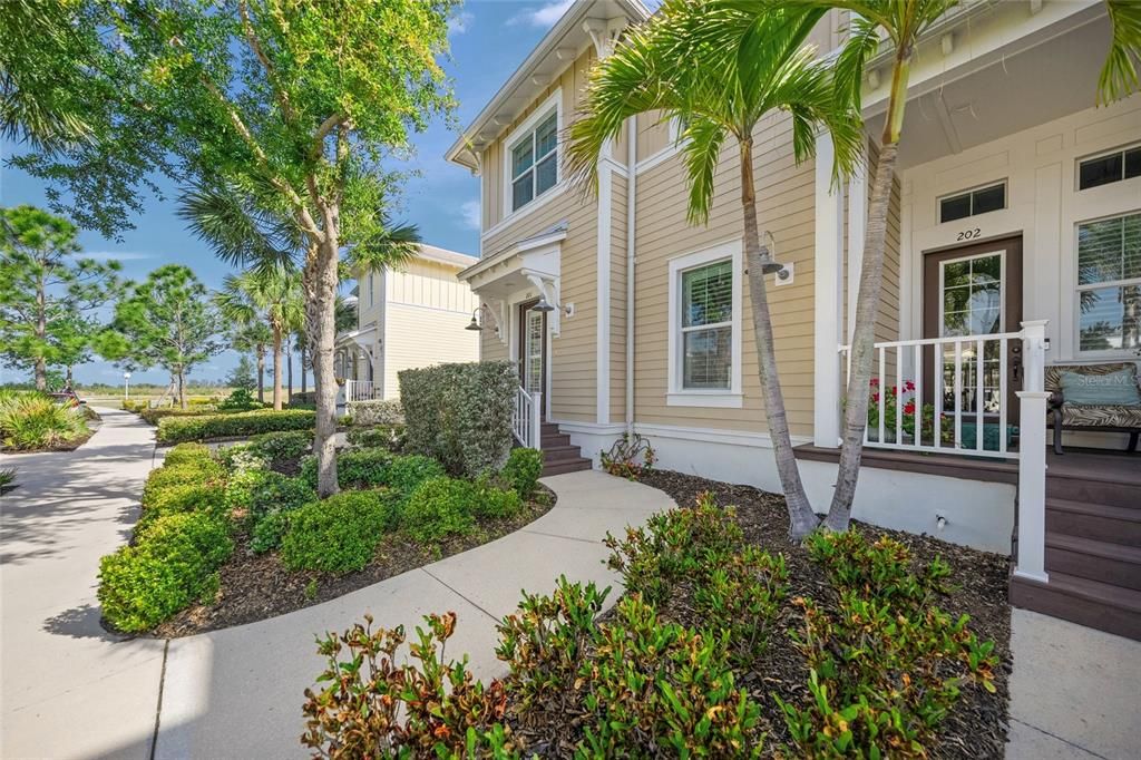 Active With Contract: $795,000 (2 beds, 2 baths, 2002 Square Feet)