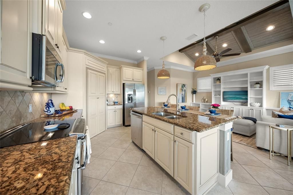 Active With Contract: $795,000 (2 beds, 2 baths, 2002 Square Feet)