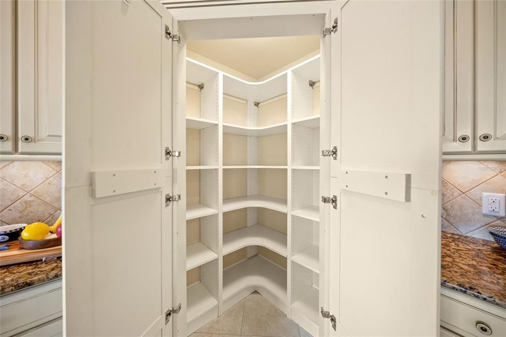 Active With Contract: $795,000 (2 beds, 2 baths, 2002 Square Feet)