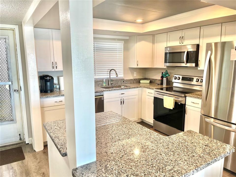 For Rent: $1,750 (1 beds, 1 baths, 860 Square Feet)