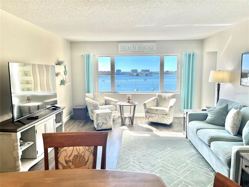 For Rent: $1,750 (1 beds, 1 baths, 860 Square Feet)