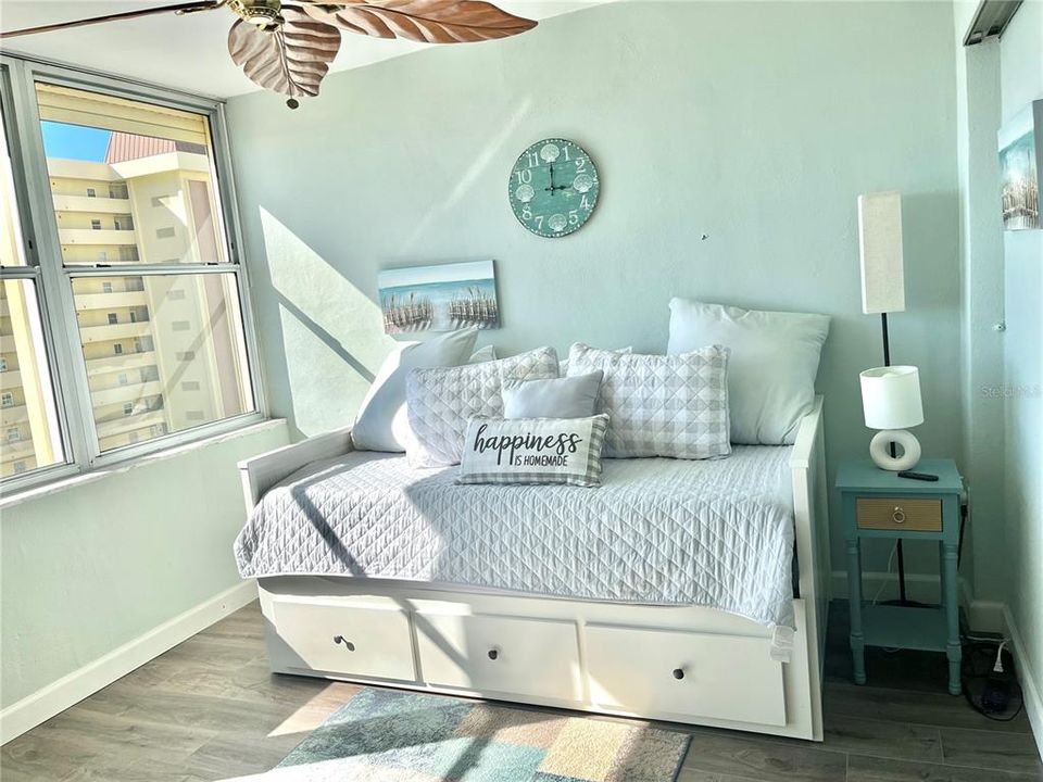 For Rent: $1,750 (1 beds, 1 baths, 860 Square Feet)
