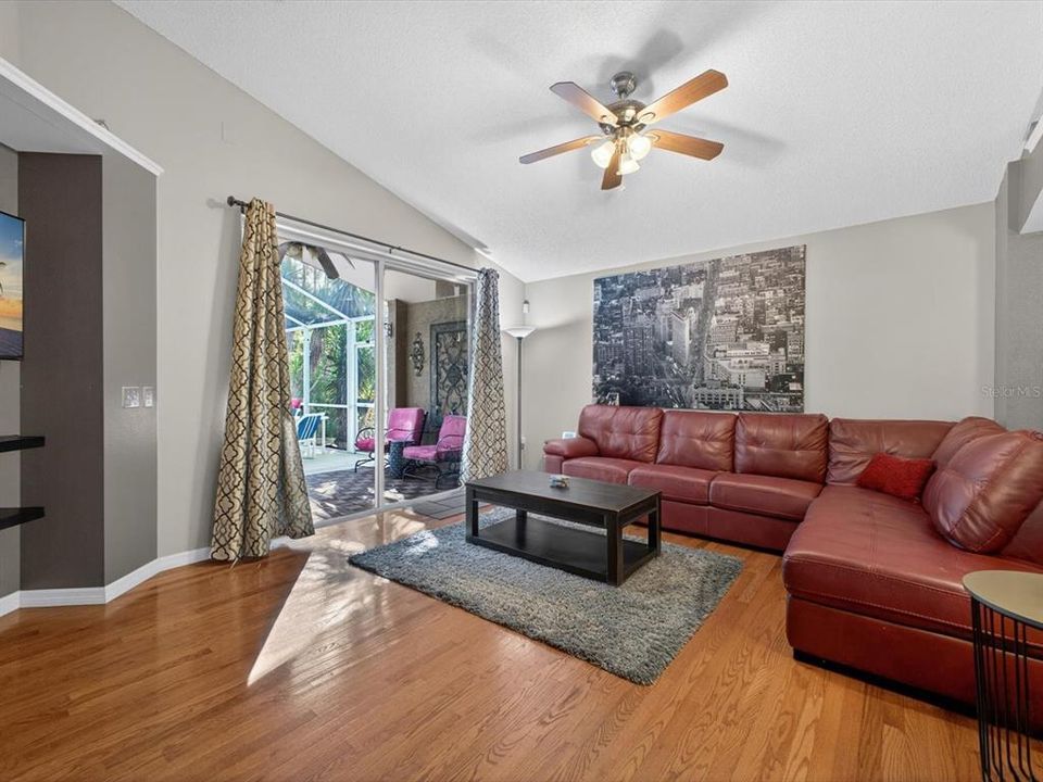 Active With Contract: $389,900 (4 beds, 3 baths, 1822 Square Feet)