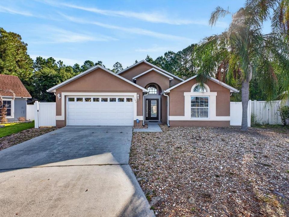 Active With Contract: $389,900 (4 beds, 3 baths, 1822 Square Feet)