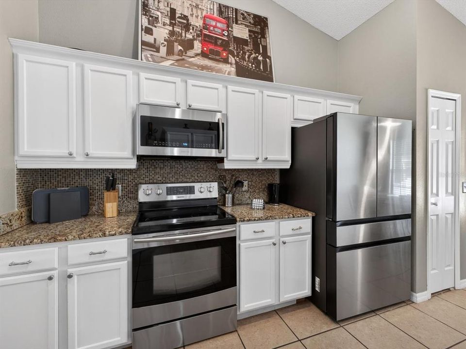 Active With Contract: $389,900 (4 beds, 3 baths, 1822 Square Feet)