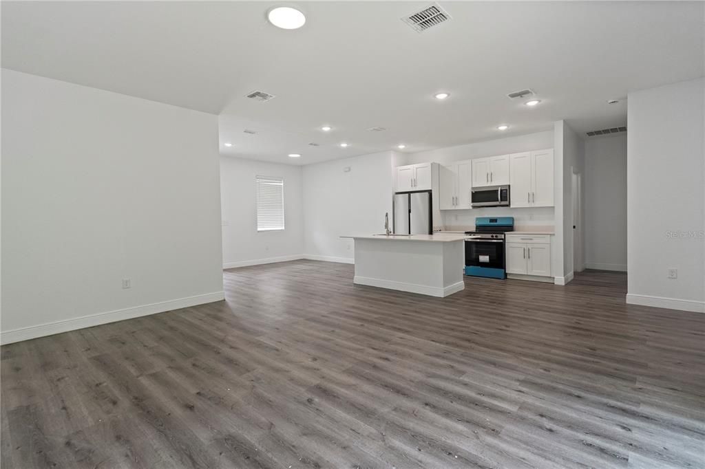 For Rent: $1,900 (4 beds, 2 baths, 1608 Square Feet)