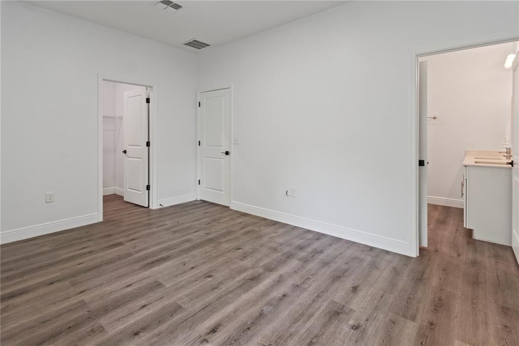 For Rent: $1,900 (4 beds, 2 baths, 1608 Square Feet)