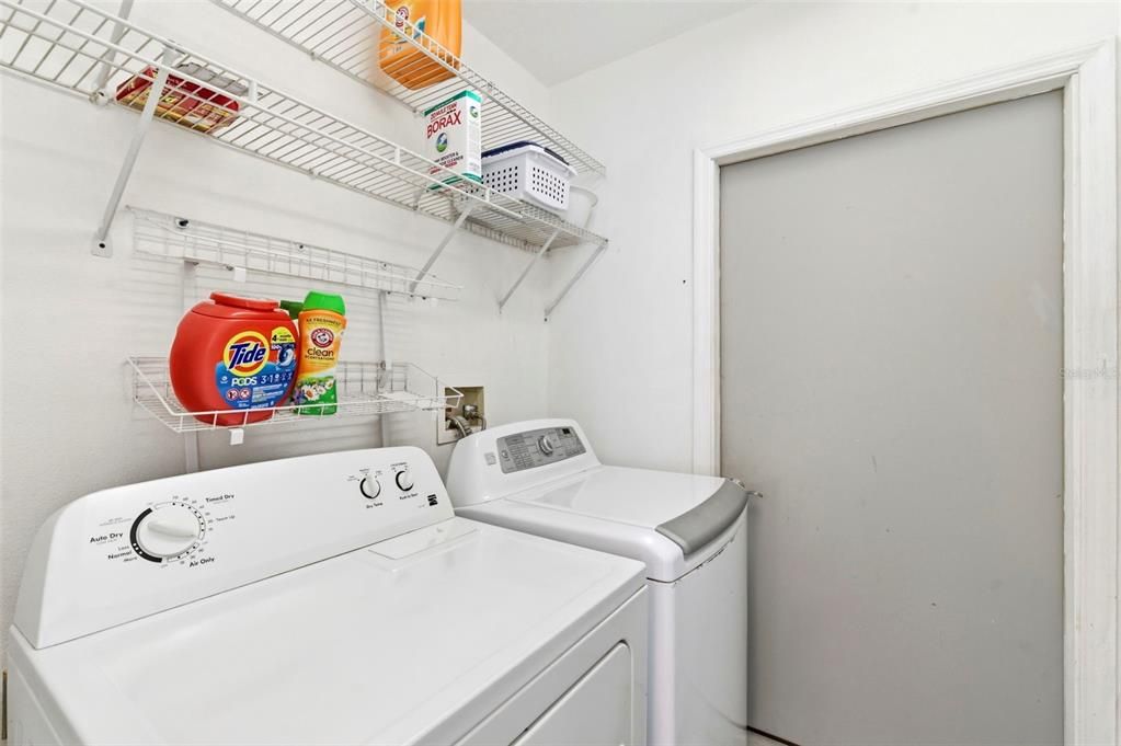 Activo con contrato: $329,000 (3 camas, 2 baños, 1140 Pies cuadrados)