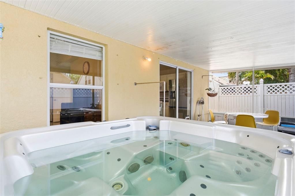 Activo con contrato: $329,000 (3 camas, 2 baños, 1140 Pies cuadrados)