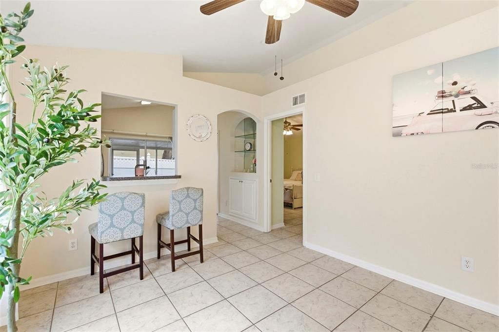 Activo con contrato: $329,000 (3 camas, 2 baños, 1140 Pies cuadrados)