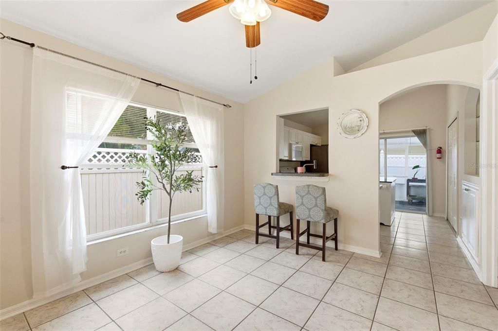 Activo con contrato: $329,000 (3 camas, 2 baños, 1140 Pies cuadrados)
