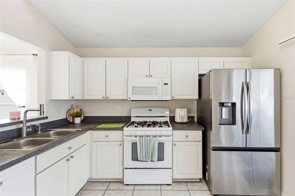 Activo con contrato: $329,000 (3 camas, 2 baños, 1140 Pies cuadrados)