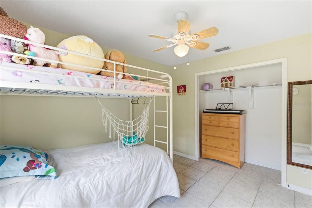 Activo con contrato: $329,000 (3 camas, 2 baños, 1140 Pies cuadrados)