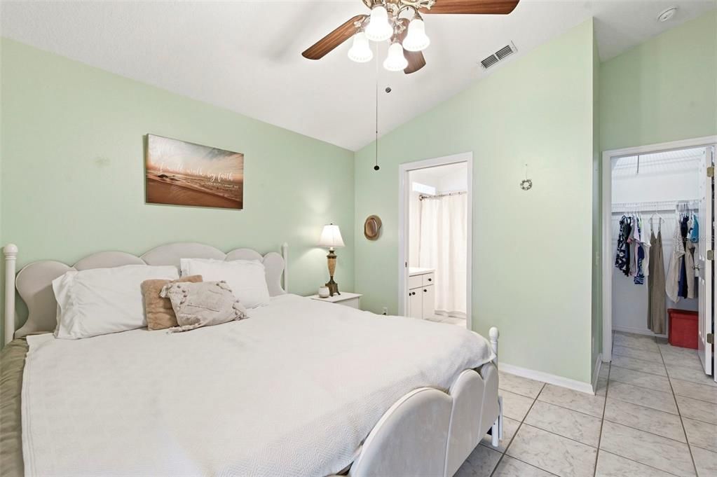 Activo con contrato: $329,000 (3 camas, 2 baños, 1140 Pies cuadrados)