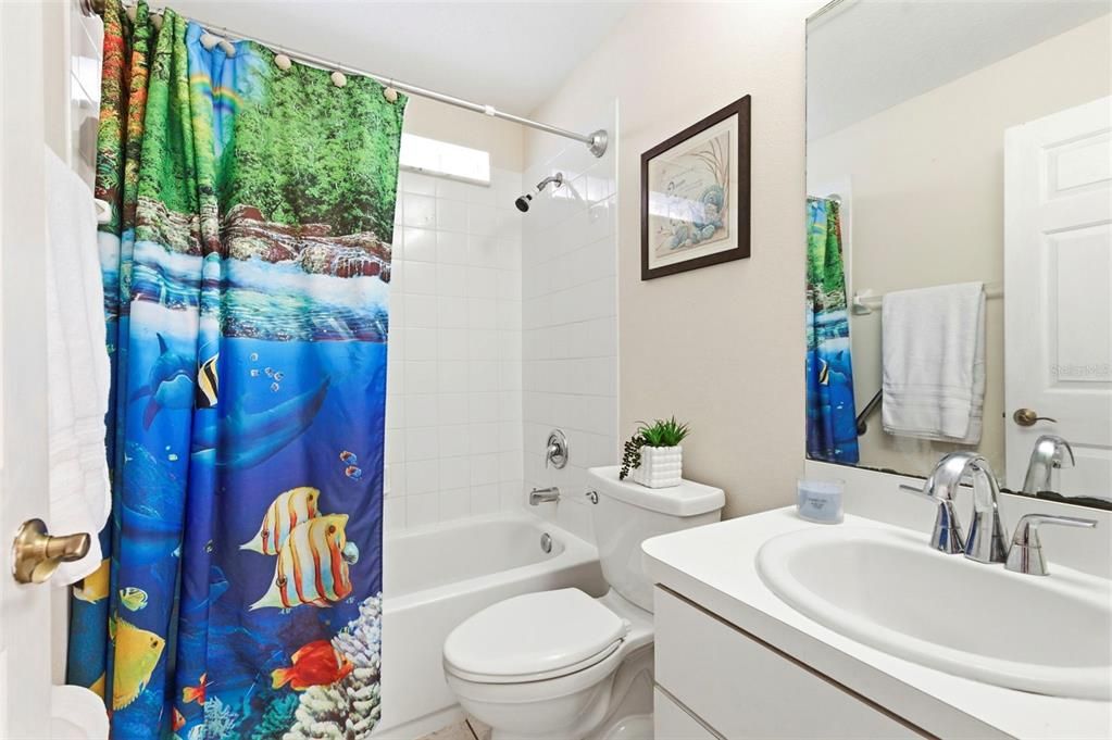 Activo con contrato: $329,000 (3 camas, 2 baños, 1140 Pies cuadrados)
