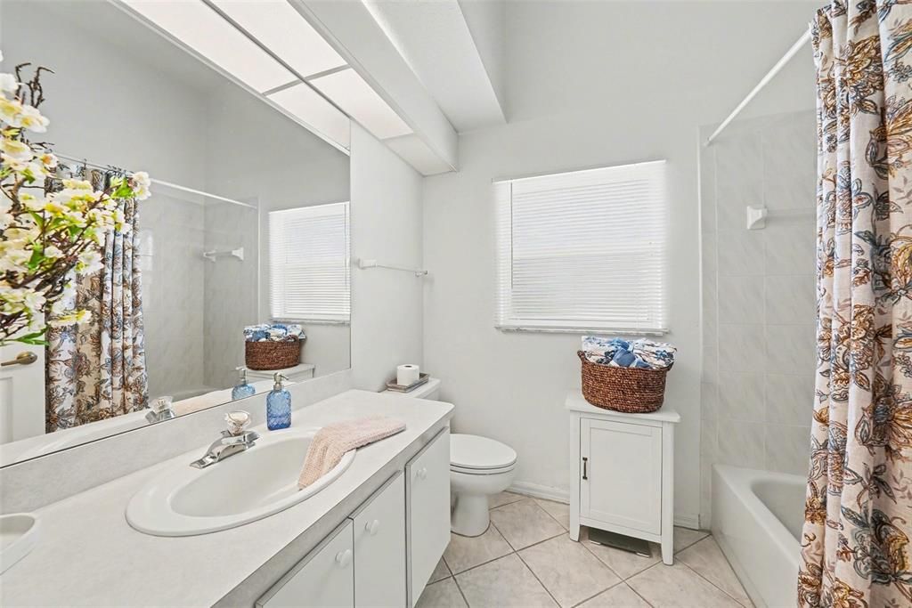 Activo con contrato: $395,000 (3 camas, 2 baños, 1818 Pies cuadrados)
