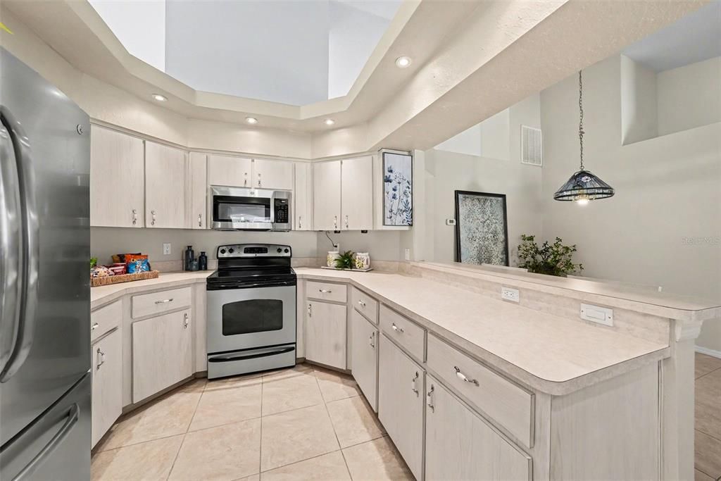 Activo con contrato: $395,000 (3 camas, 2 baños, 1818 Pies cuadrados)