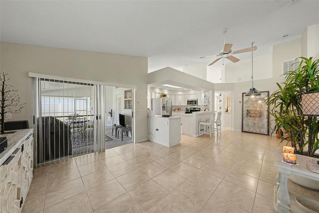 Activo con contrato: $395,000 (3 camas, 2 baños, 1818 Pies cuadrados)