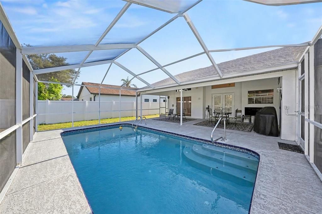Activo con contrato: $395,000 (3 camas, 2 baños, 1818 Pies cuadrados)