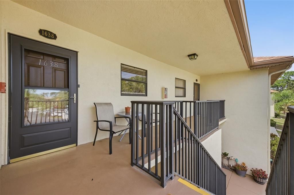 For Sale: $300,000 (2 beds, 2 baths, 1070 Square Feet)