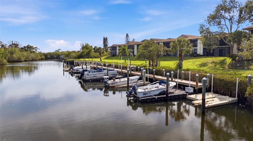 For Sale: $300,000 (2 beds, 2 baths, 1070 Square Feet)