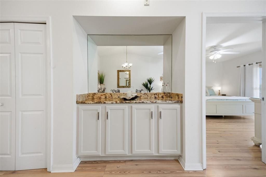 For Sale: $300,000 (2 beds, 2 baths, 1070 Square Feet)