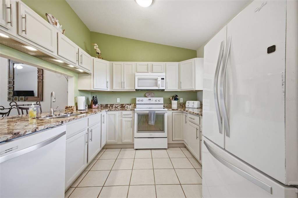 For Sale: $300,000 (2 beds, 2 baths, 1070 Square Feet)