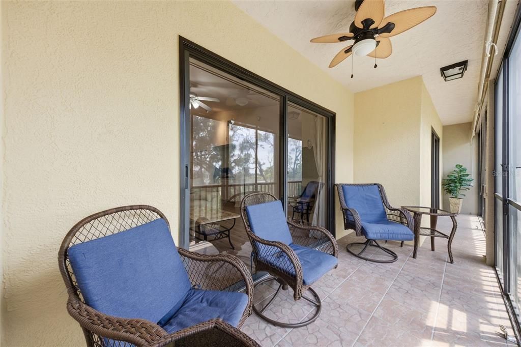 For Sale: $300,000 (2 beds, 2 baths, 1070 Square Feet)