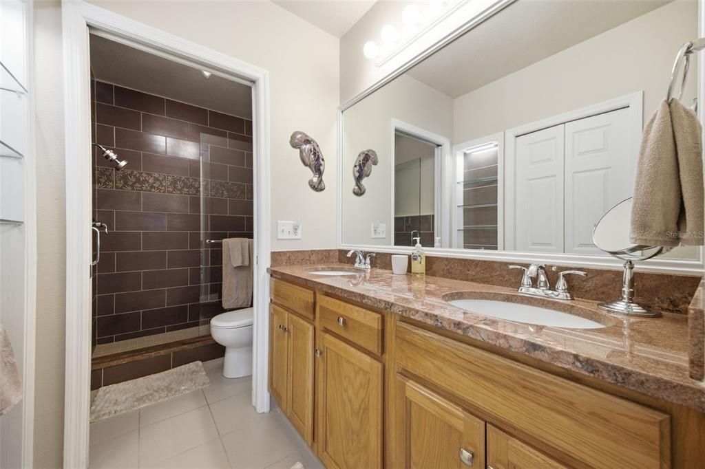 For Sale: $300,000 (2 beds, 2 baths, 1070 Square Feet)