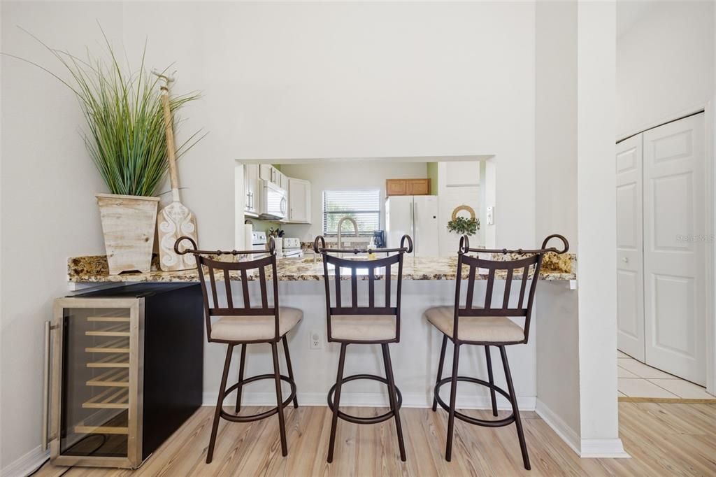 For Sale: $300,000 (2 beds, 2 baths, 1070 Square Feet)