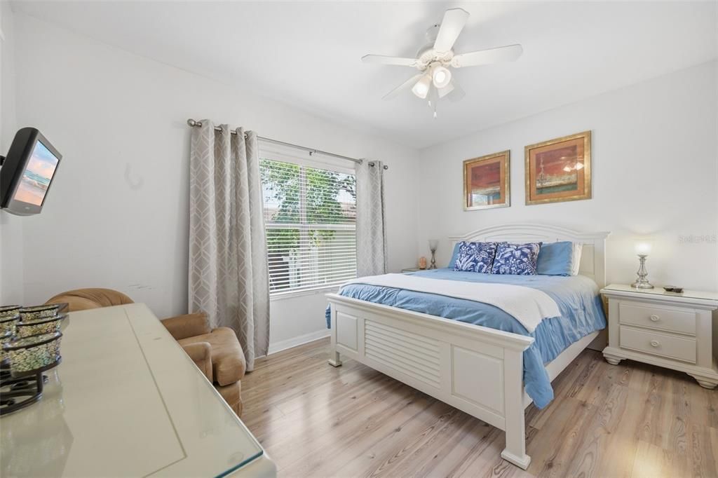 For Sale: $300,000 (2 beds, 2 baths, 1070 Square Feet)