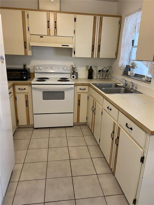 For Sale: $234,900 (2 beds, 1 baths, 1098 Square Feet)