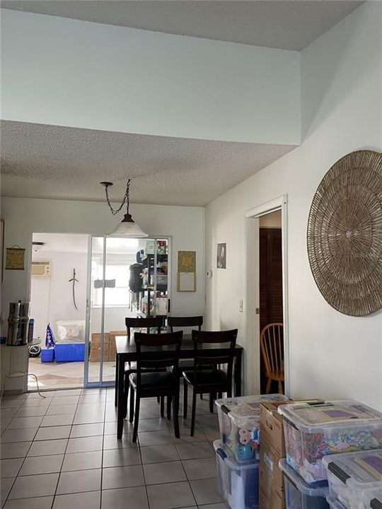 For Sale: $234,900 (2 beds, 1 baths, 1098 Square Feet)
