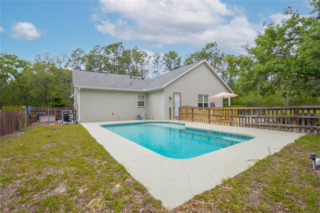 Activo con contrato: $425,000 (3 camas, 2 baños, 1804 Pies cuadrados)
