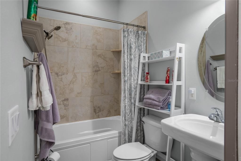 Activo con contrato: $425,000 (3 camas, 2 baños, 1804 Pies cuadrados)